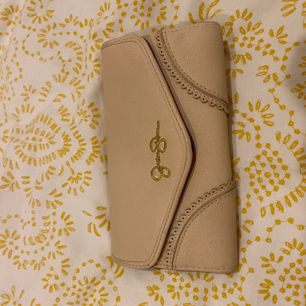 Jessica Simpson wallet